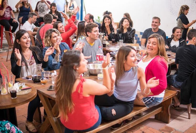 هتل Viajero Colonia Hostel