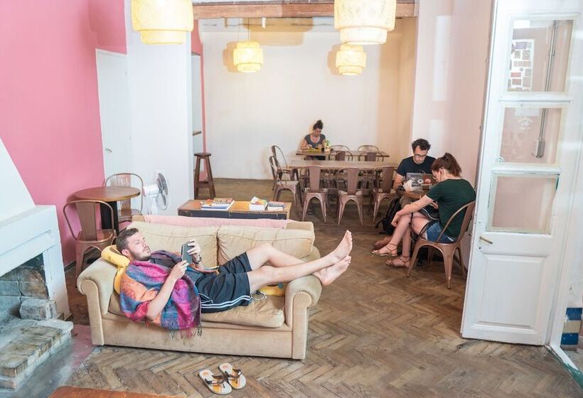 هتل Viajero Colonia Hostel