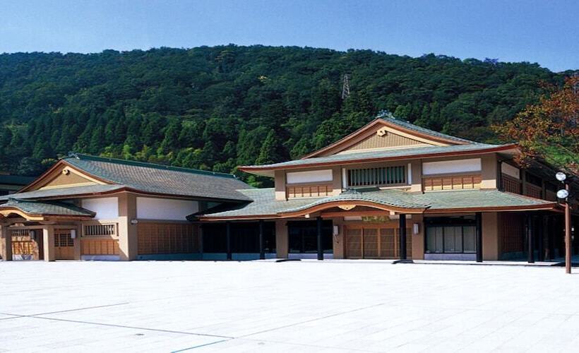 Отель Yamanaka Onsen Hanatsubaki