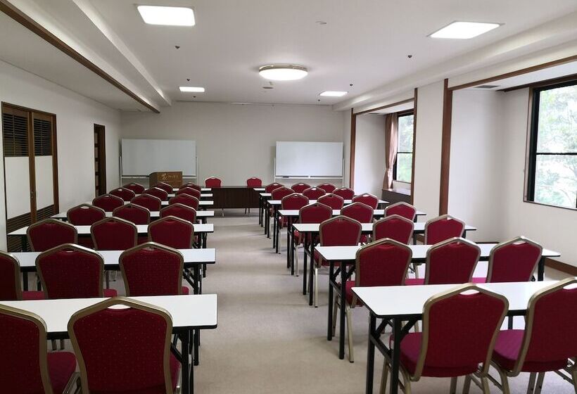 Отель Yamanaka Onsen Hanatsubaki