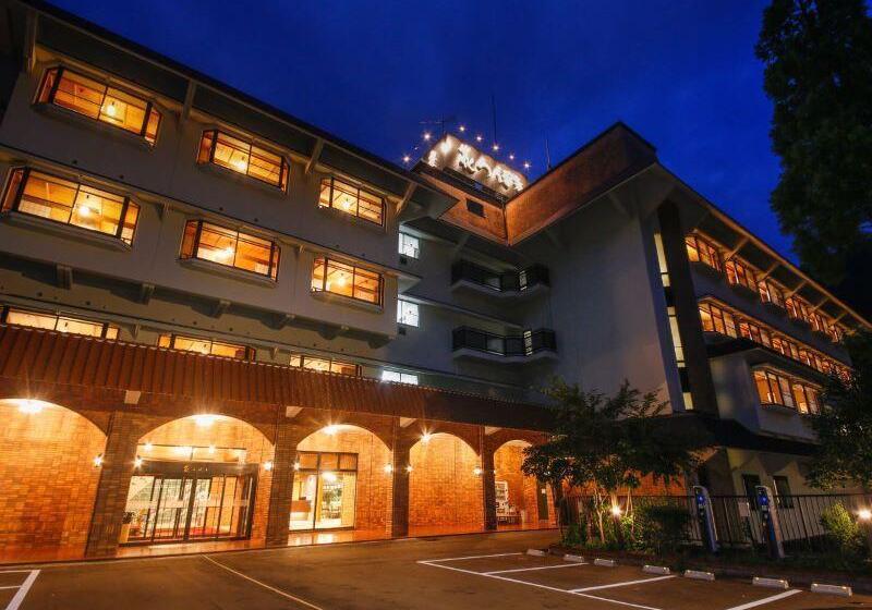 Отель Yamanaka Onsen Hanatsubaki