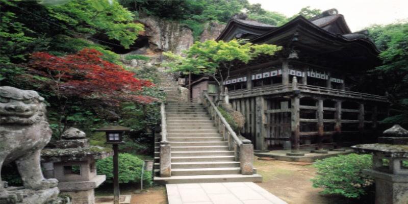 Отель Yamanaka Onsen Hanatsubaki