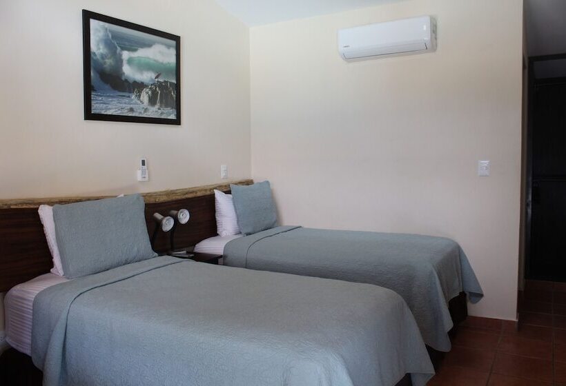 Machele  S Place Beachside Hotel & Pool