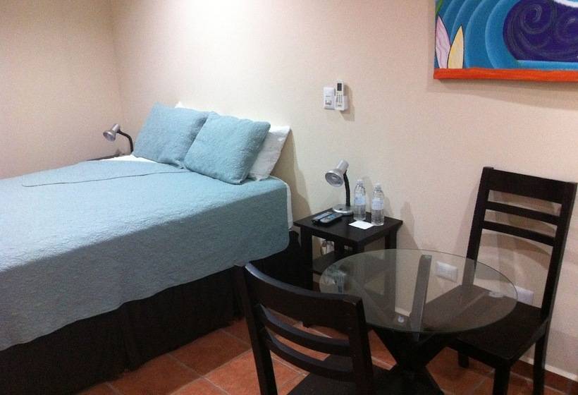 Machele  S Place Beachside Hotel & Pool