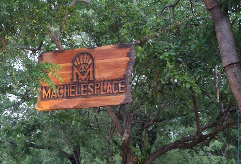 Machele  S Place Beachside Hotel & Pool