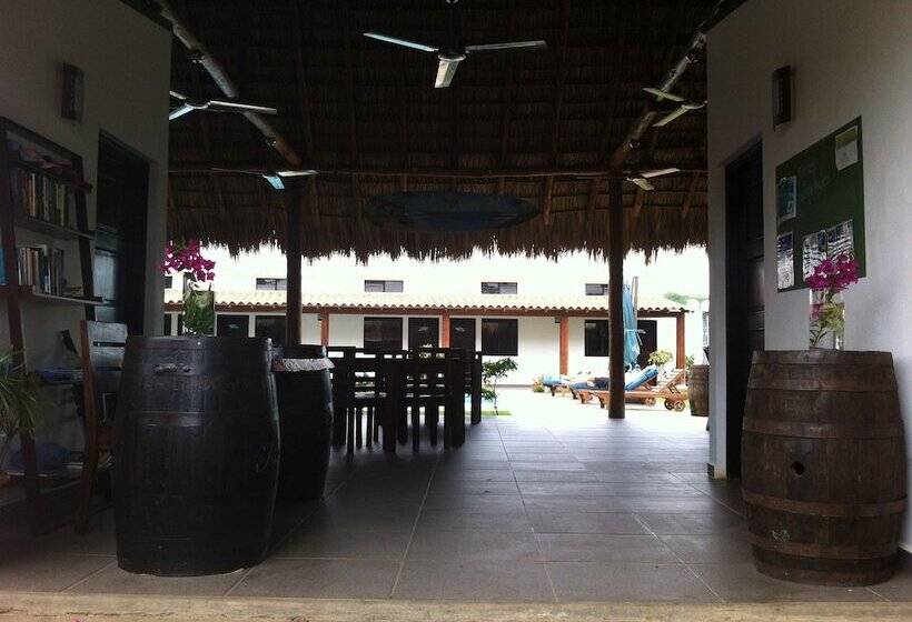 Machele  S Place Beachside Hotel & Pool