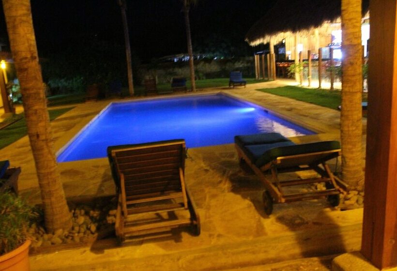 Machele  S Place Beachside Hotel & Pool