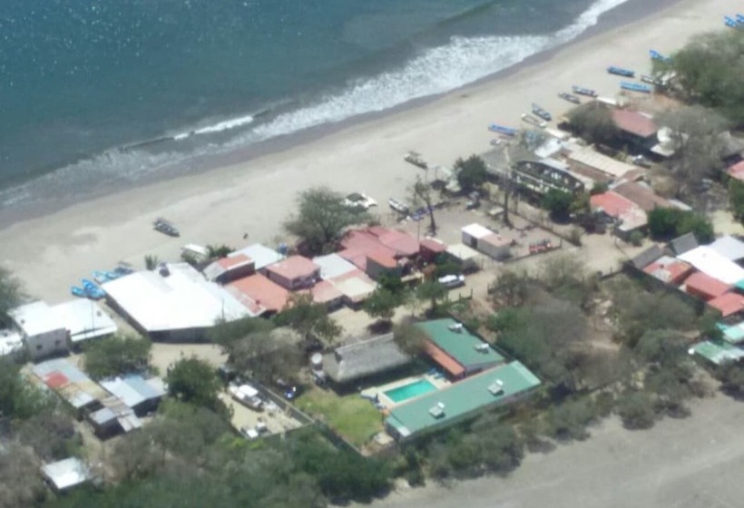 Machele  S Place Beachside Hotel & Pool