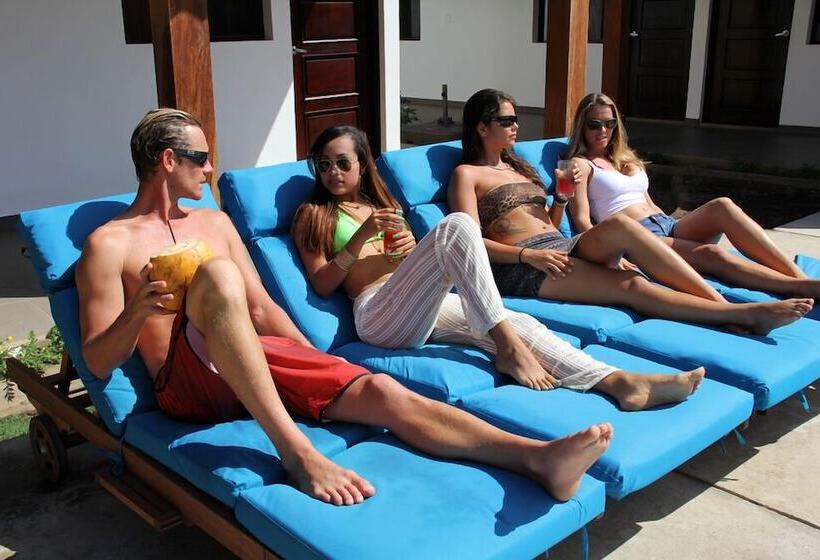 Machele  S Place Beachside Hotel & Pool