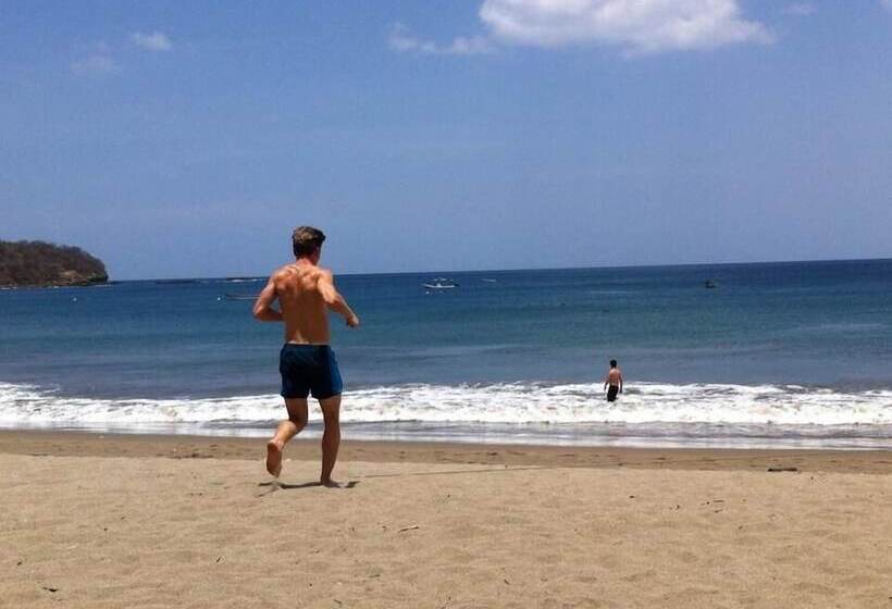 Machele  S Place Beachside Hotel & Pool