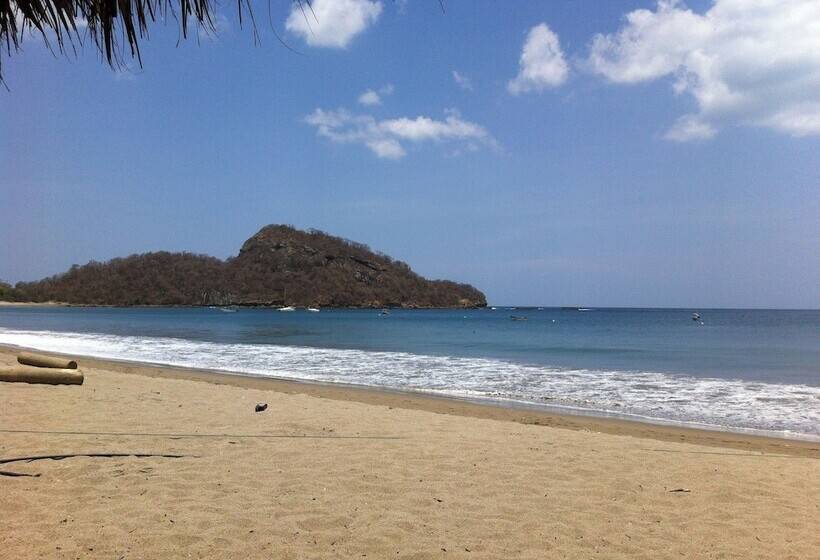 Machele  S Place Beachside Hotel & Pool