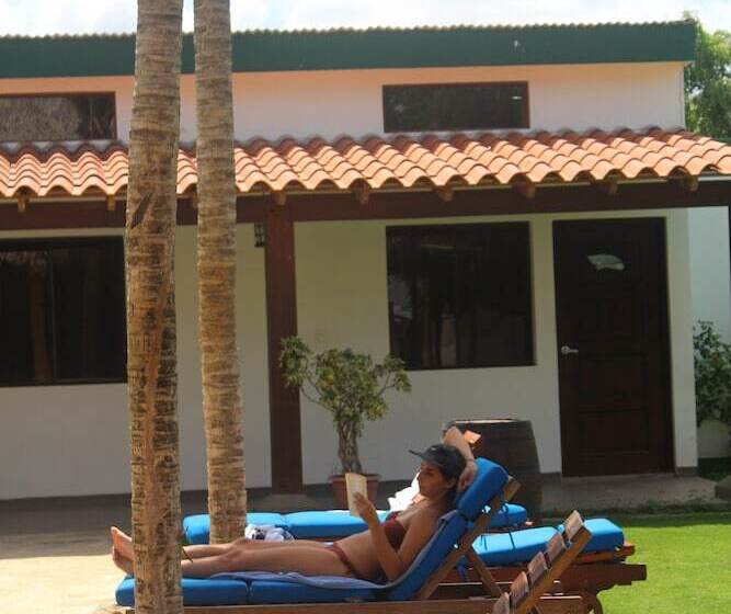 Machele  S Place Beachside Hotel & Pool