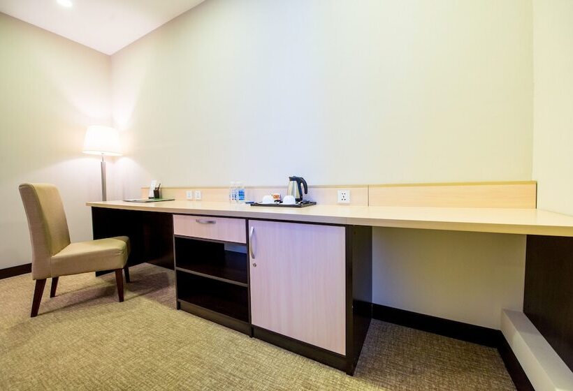 Reston Hotel & Spa