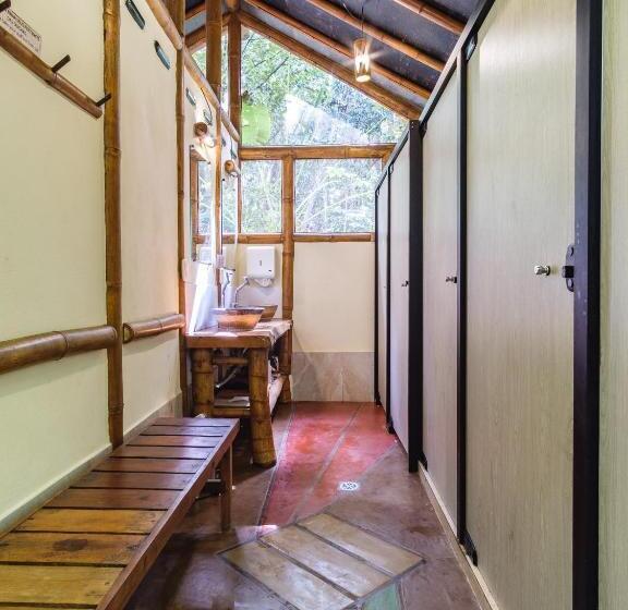 Universo Pol Bamboo Hostel