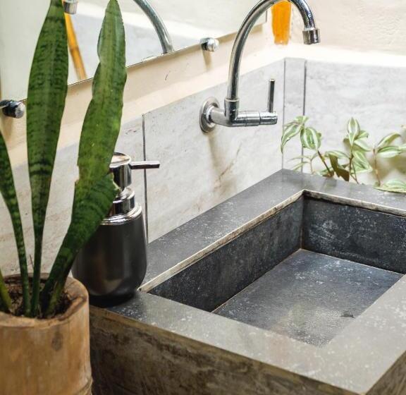 Universo Pol Bamboo Hostel