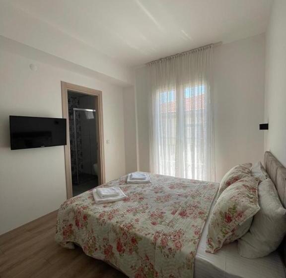 住宿加早餐  Adil Otel