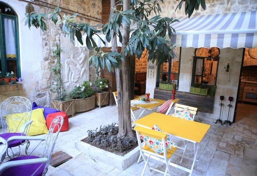 هتل Cicekli Konak