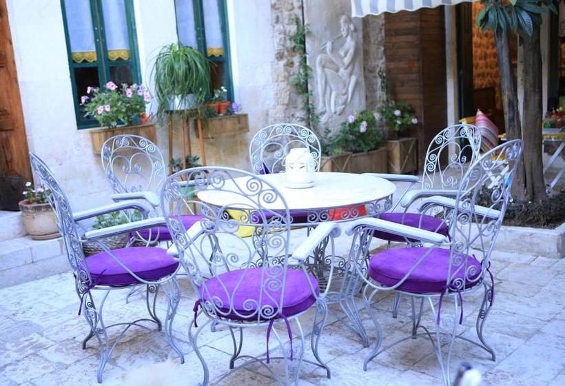 هتل Cicekli Konak