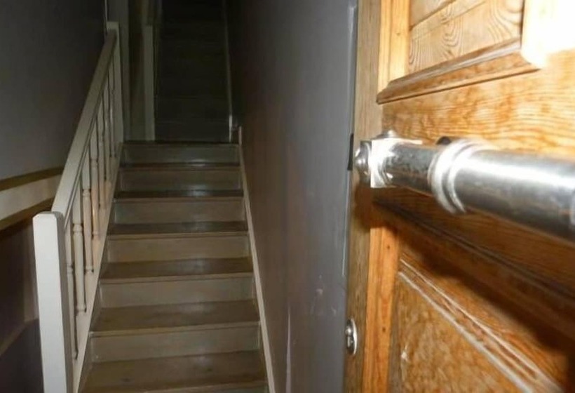 هتل Eagles Budget Homes