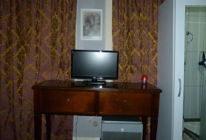 هتل Eagles Budget Homes