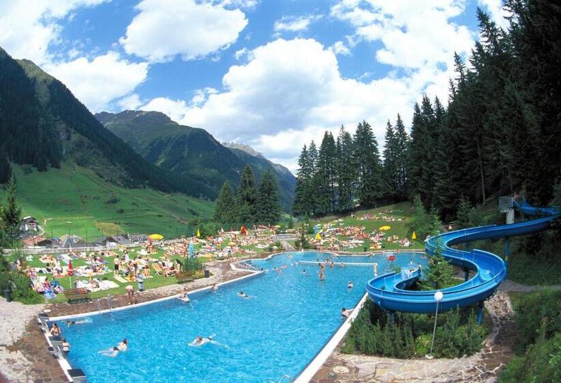 هتل Garni Valülla