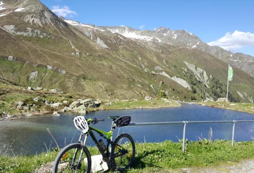 호텔 Garni Valülla