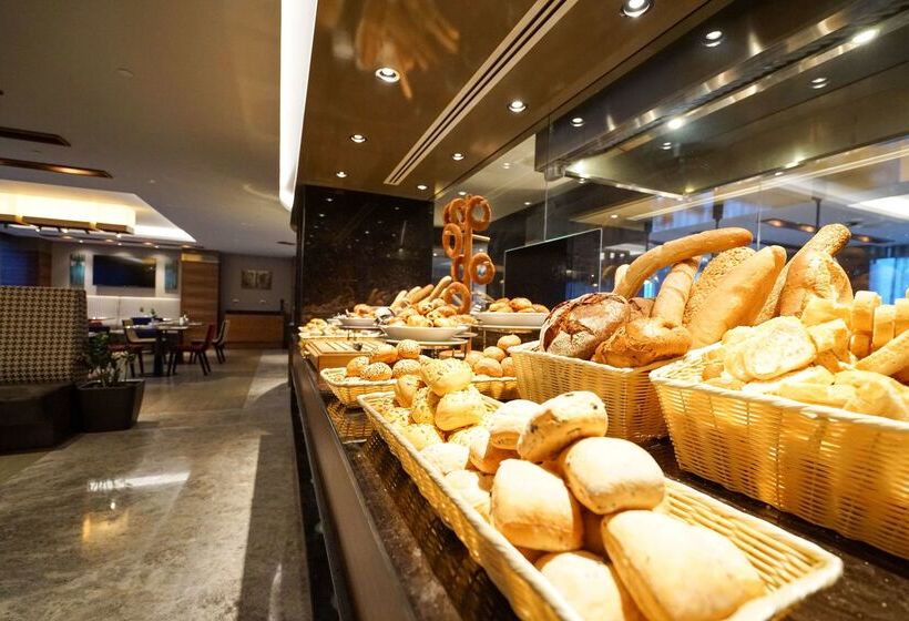 هتل Golden Tulip Istanbul Bayrampasa