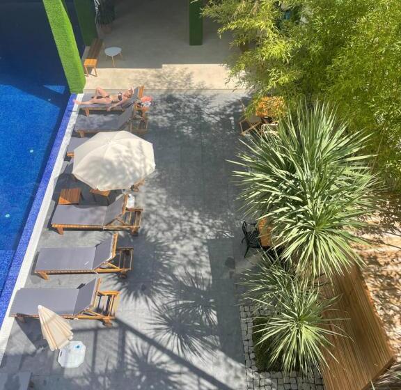 هتل Homey Kobuleti