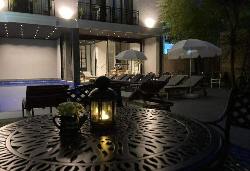 هتل Homey Kobuleti