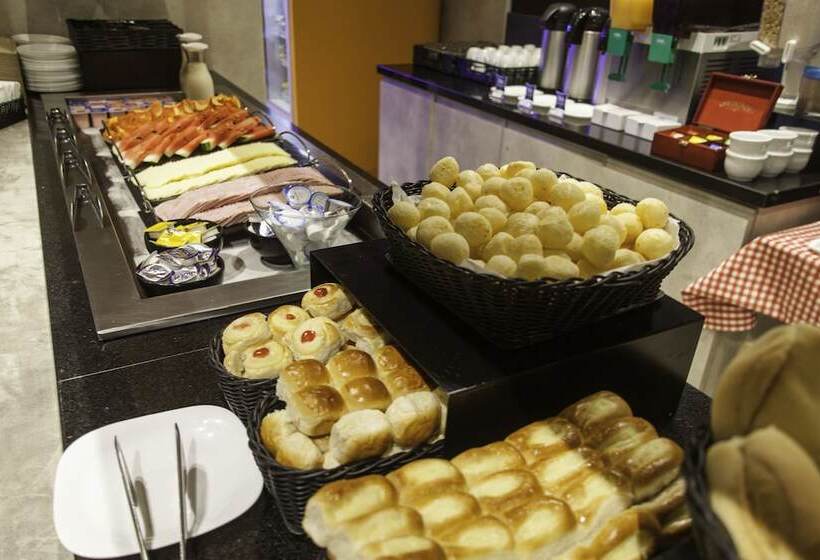 בית מלון כפרי Ibis Budget Manaus