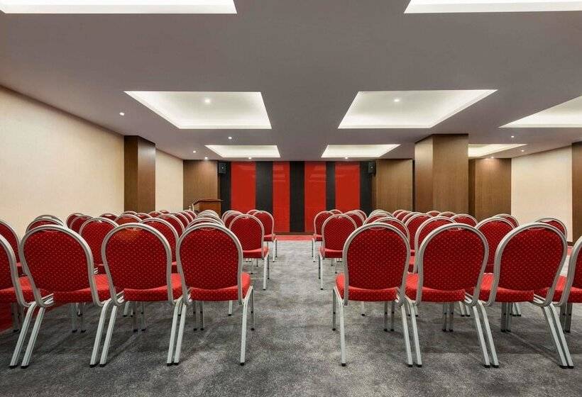 בית מלון כפרי Ramada Encore By Wyndham Eskisehir