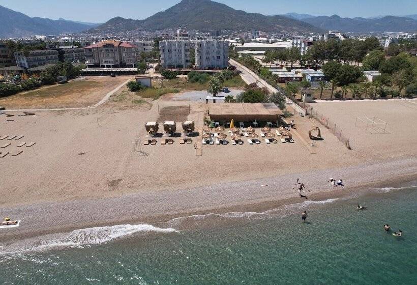 ホテル Rolli Butik