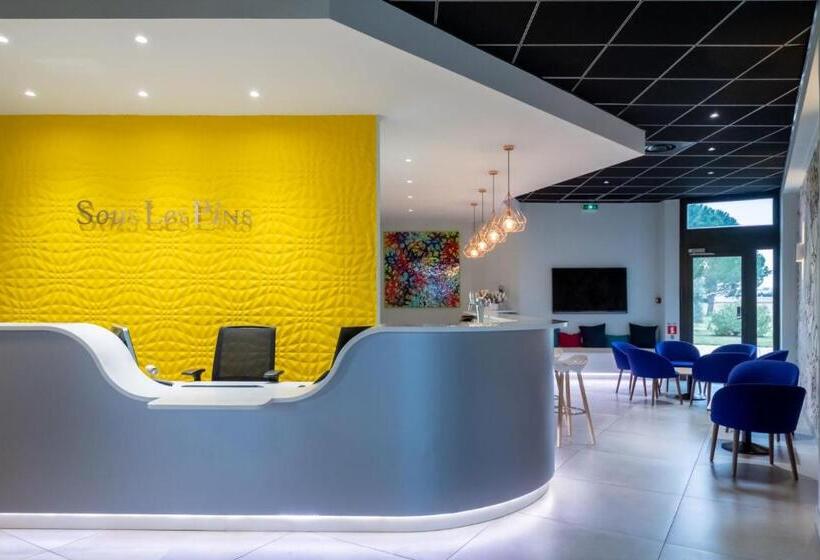 ホテル Sous Les Pins