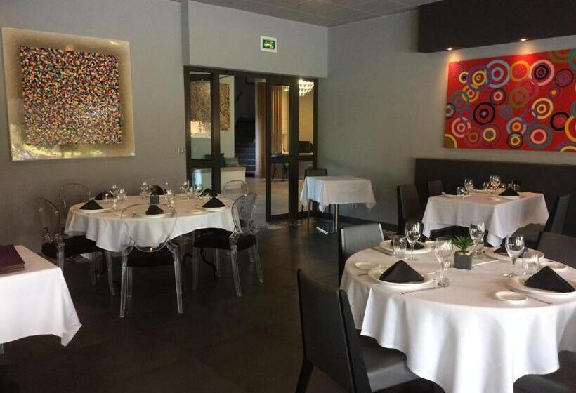 ホテル Sous Les Pins