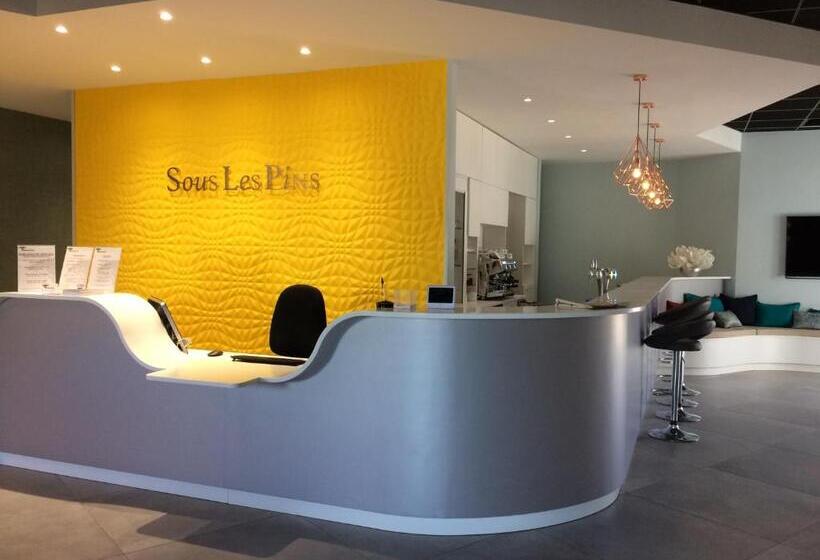 ホテル Sous Les Pins