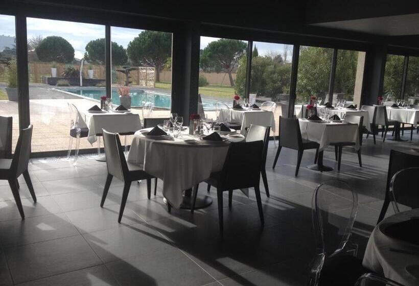 ホテル Sous Les Pins