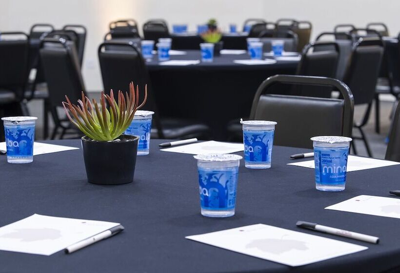 ホテル Vinhedo Plaza