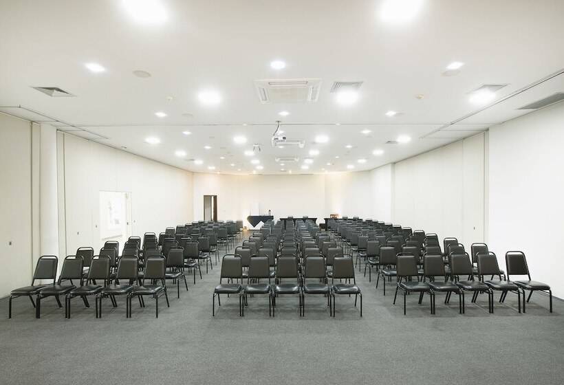 ホテル Vinhedo Plaza