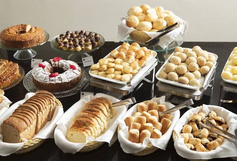 ホテル Vinhedo Plaza