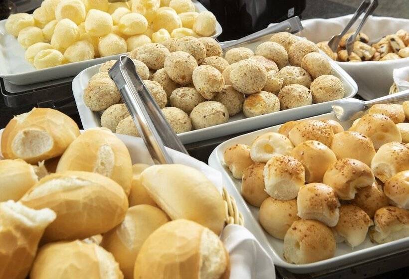 ホテル Vinhedo Plaza