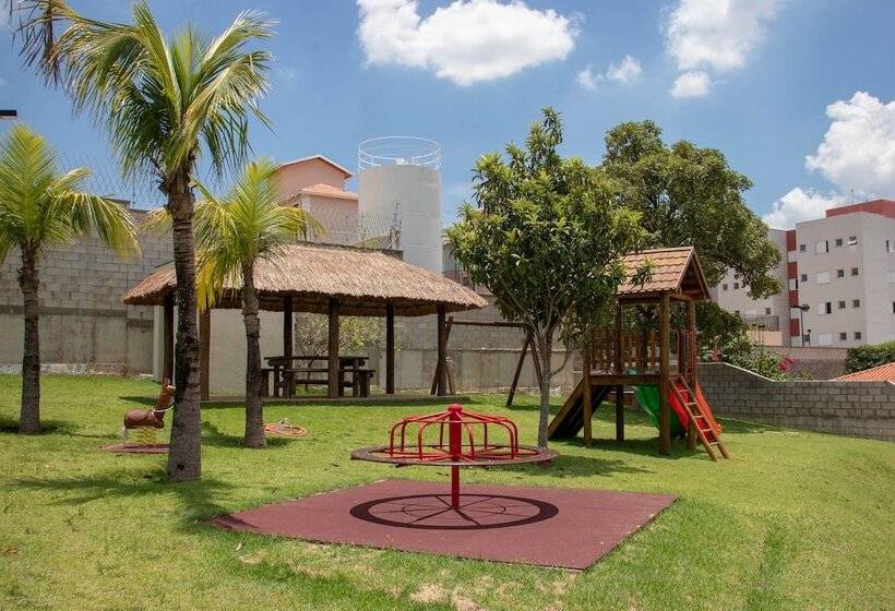 ホテル Vinhedo Plaza