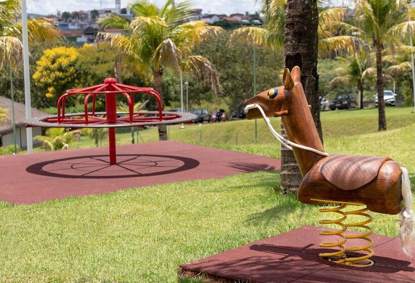 ホテル Vinhedo Plaza