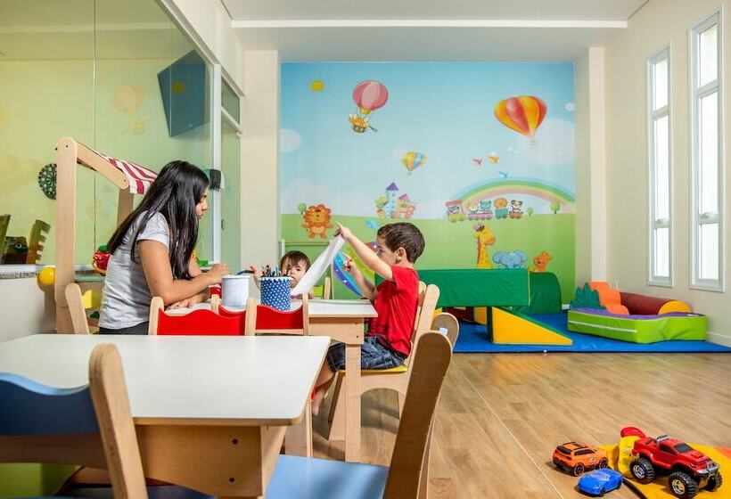 ホテル Vinhedo Plaza