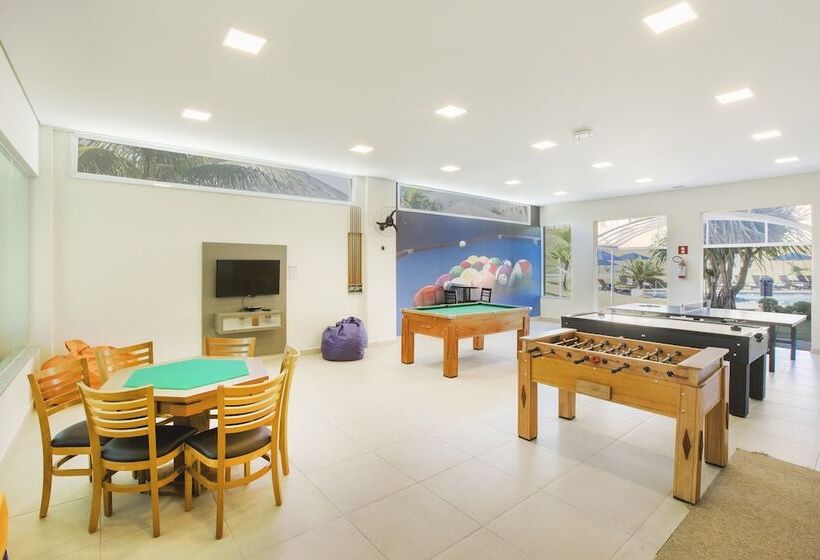 ホテル Vinhedo Plaza