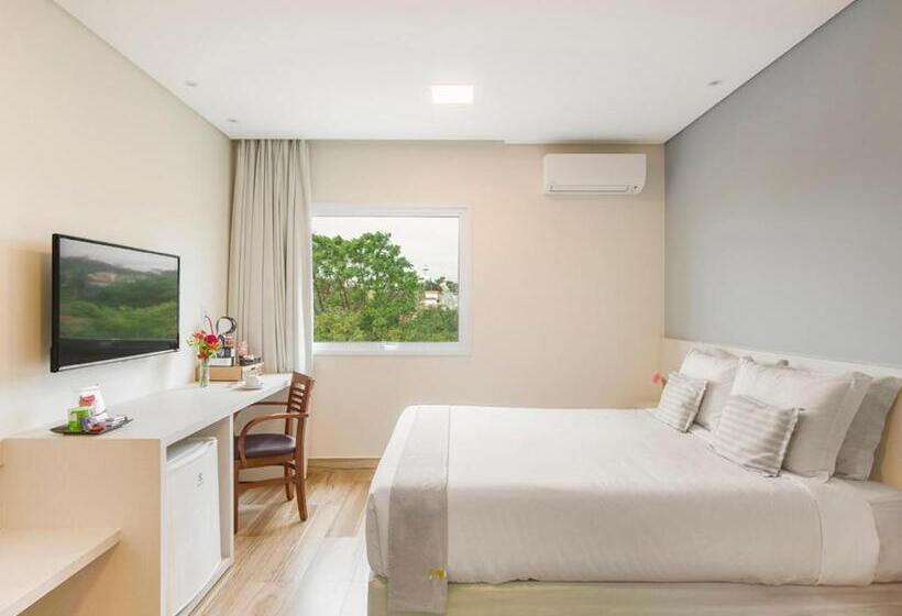 ホテル Vinhedo Plaza