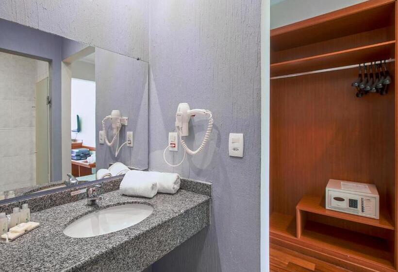 ホテル Vinhedo Plaza