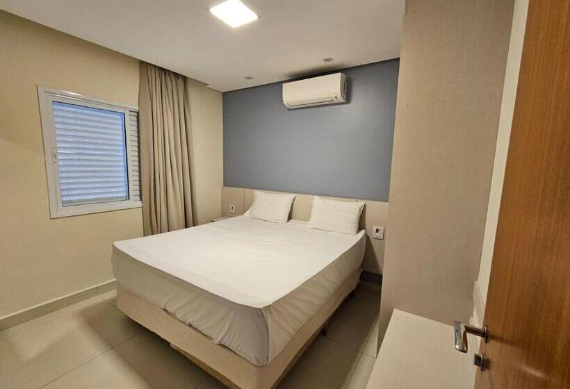 ホテル Vinhedo Plaza