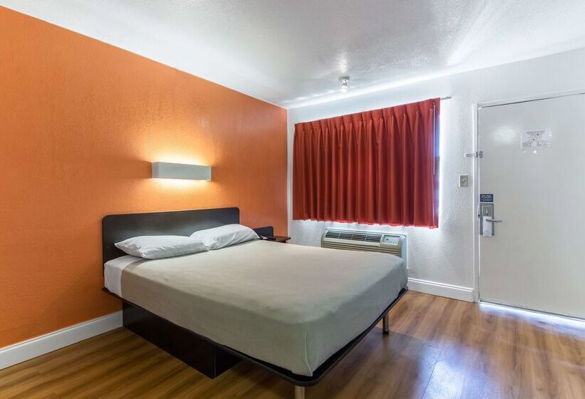 Motel 6   Pensacola West