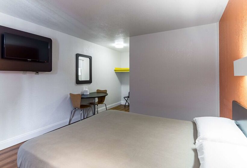 Motel 6   Pensacola West