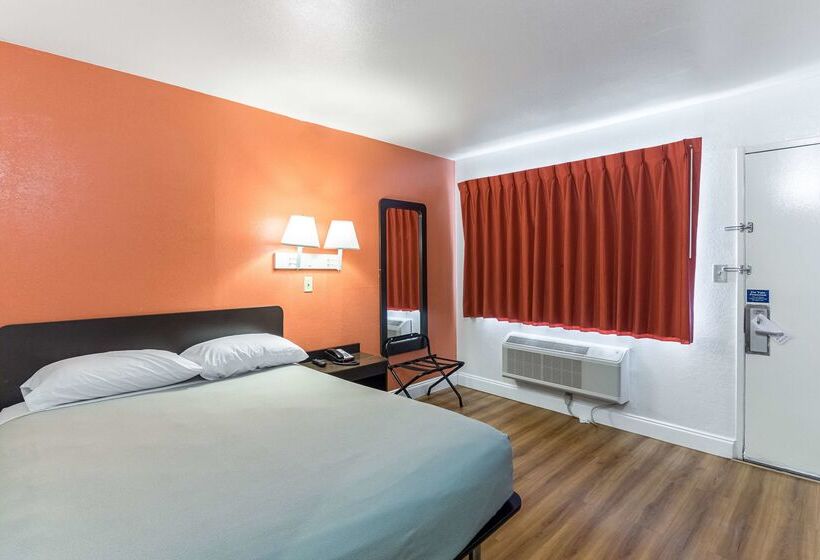 Motel 6   Pensacola West